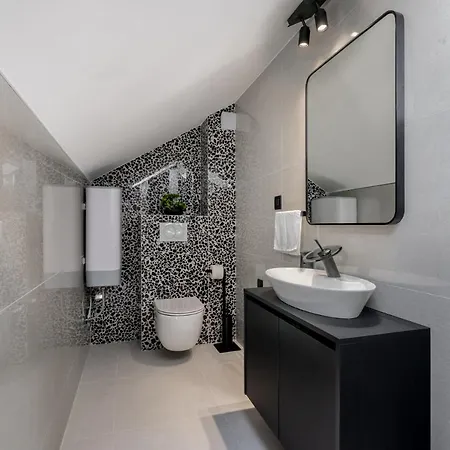 Luxury Need Apartment *