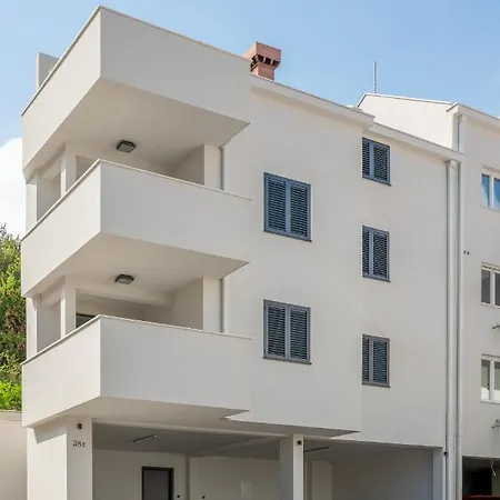 Luxury Need Apartment